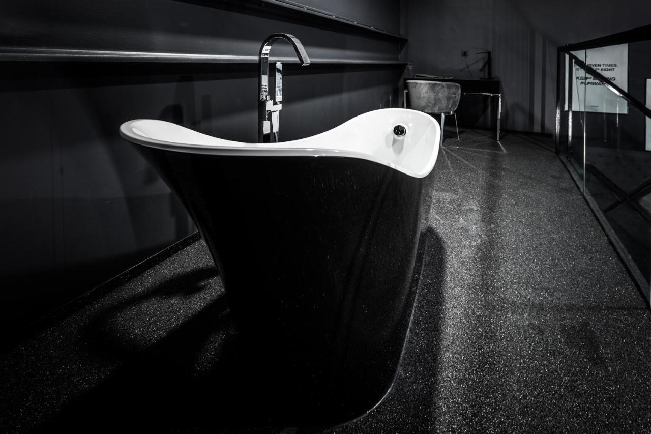 Black Superior Loft,1545736033:JPEG