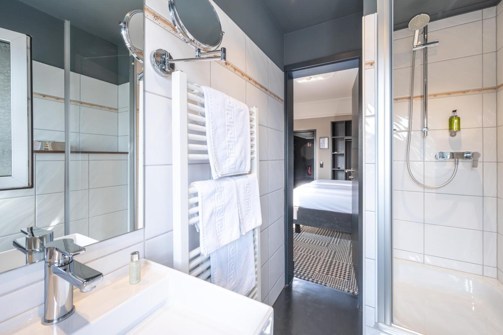 Small Double Room,1624751708:JPEG